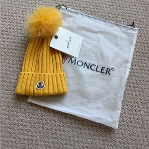 Moncler Berretto Unisex Tricot Beanie with Real Fur Pom Pom - Mustard/Gold